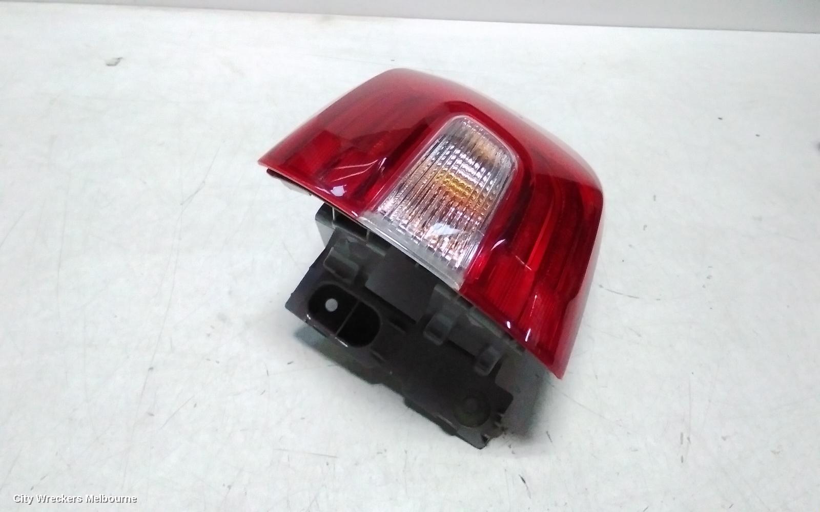FORD EVEREST RIGHT TAILLIGHT, UA, IN BODY, 07/2015 - 05/2022