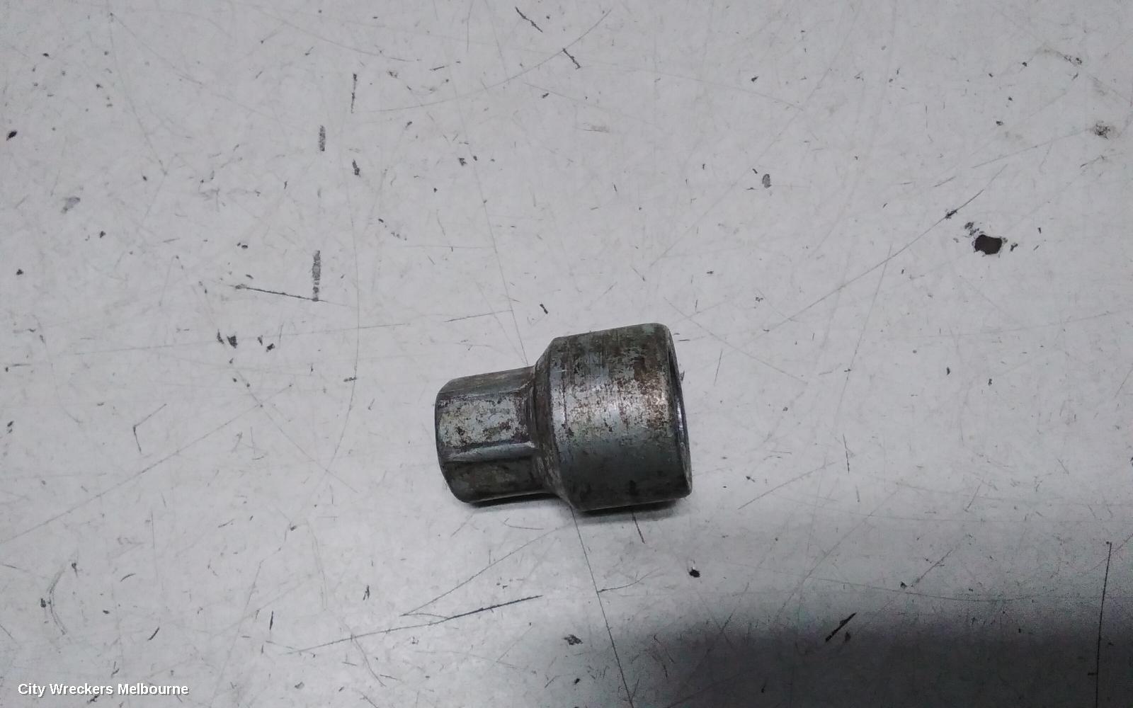 PORSCHE CAYENNE, 92A, 07/2010 - 04/2018, SET OF 20X WHEEL NUTS + SECURITY NUT ~ : 148573