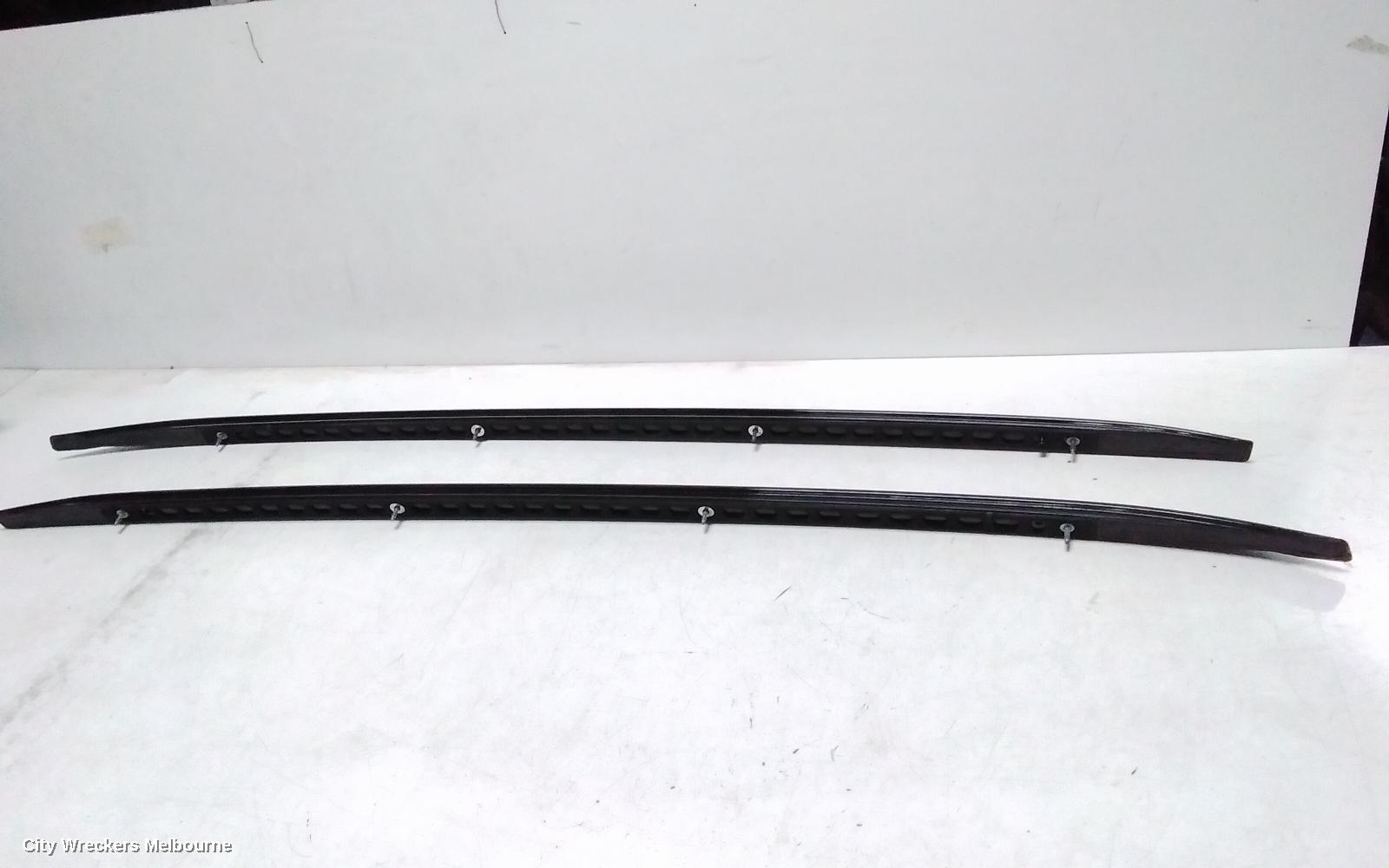 VOLVO XC40 ROOF RACK/BARS, ROOF RAILS (PAIR), HIGH GLOSS BLACK, 02/2018 ONWARDS