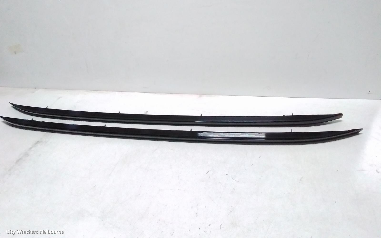 VOLVO XC40 ROOF RACK/BARS, ROOF RAILS (PAIR), HIGH GLOSS BLACK, 02/2018 ONWARDS
