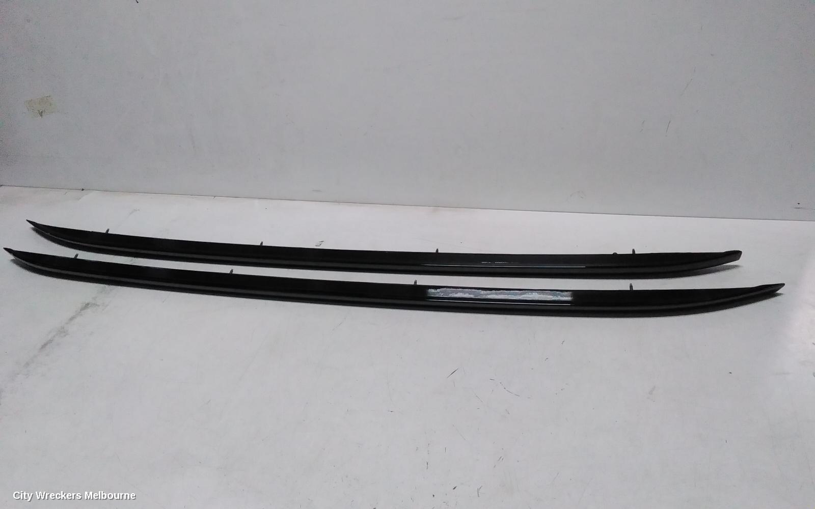 VOLVO XC40 ROOF RACK/BARS, ROOF RAILS (PAIR), HIGH GLOSS BLACK, 02/2018 ONWARDS
