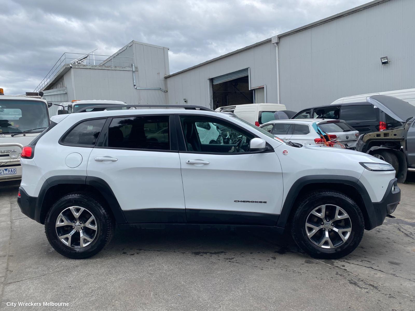 JEEP CHEROKEE LEFT GUARD, KL, 02/2014 - 03/2018