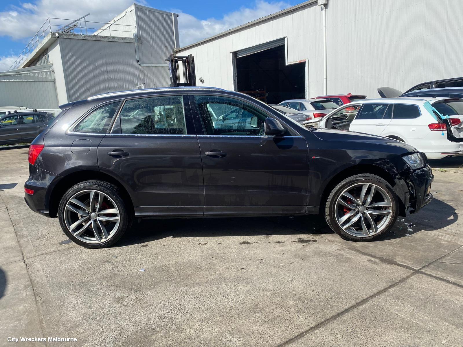 AUDI Q5 LEFT FRONT DOOR, 8R, 03/2009 - 08/2013