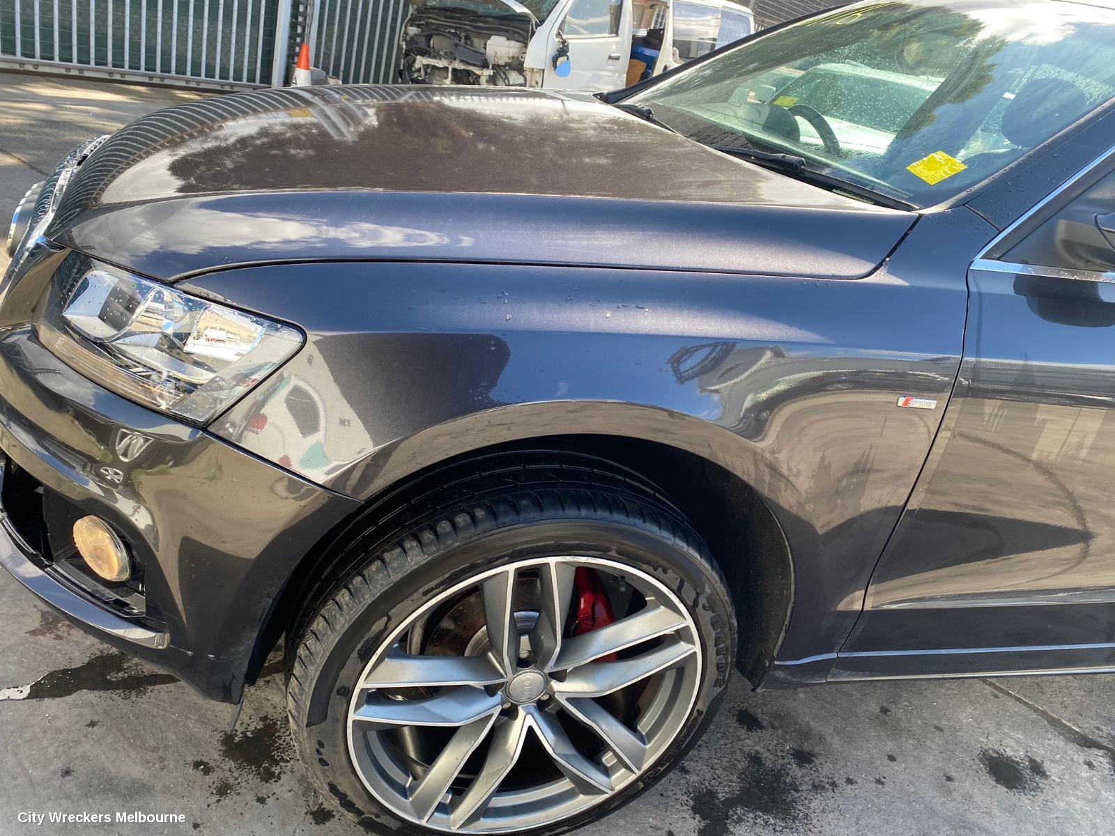 AUDI Q5 LEFT FRONT DOOR, 8R, 03/2009 - 08/2013