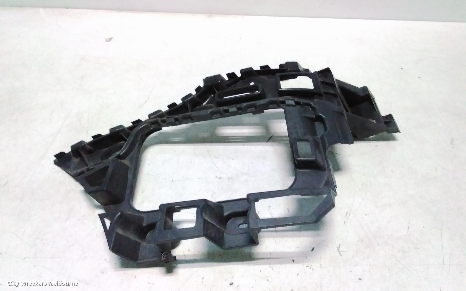 VOLKSWAGEN TOUAREG, 7P, 12/2010 - 04/2018, LHF BAR BRACKET: 149574