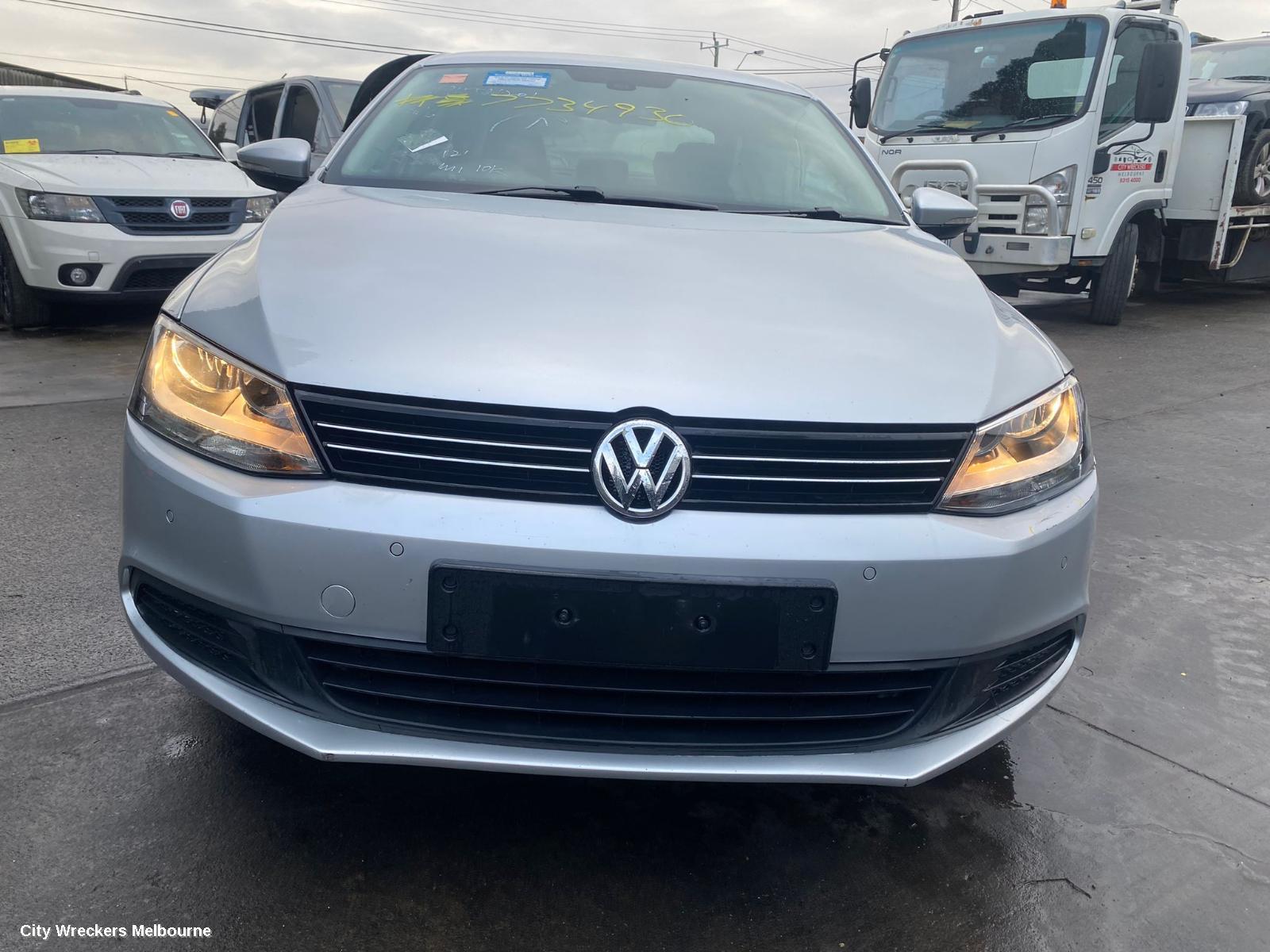 VOLKSWAGEN JETTA LEFT GUARD, 1B, 02/2011 - 12/2017