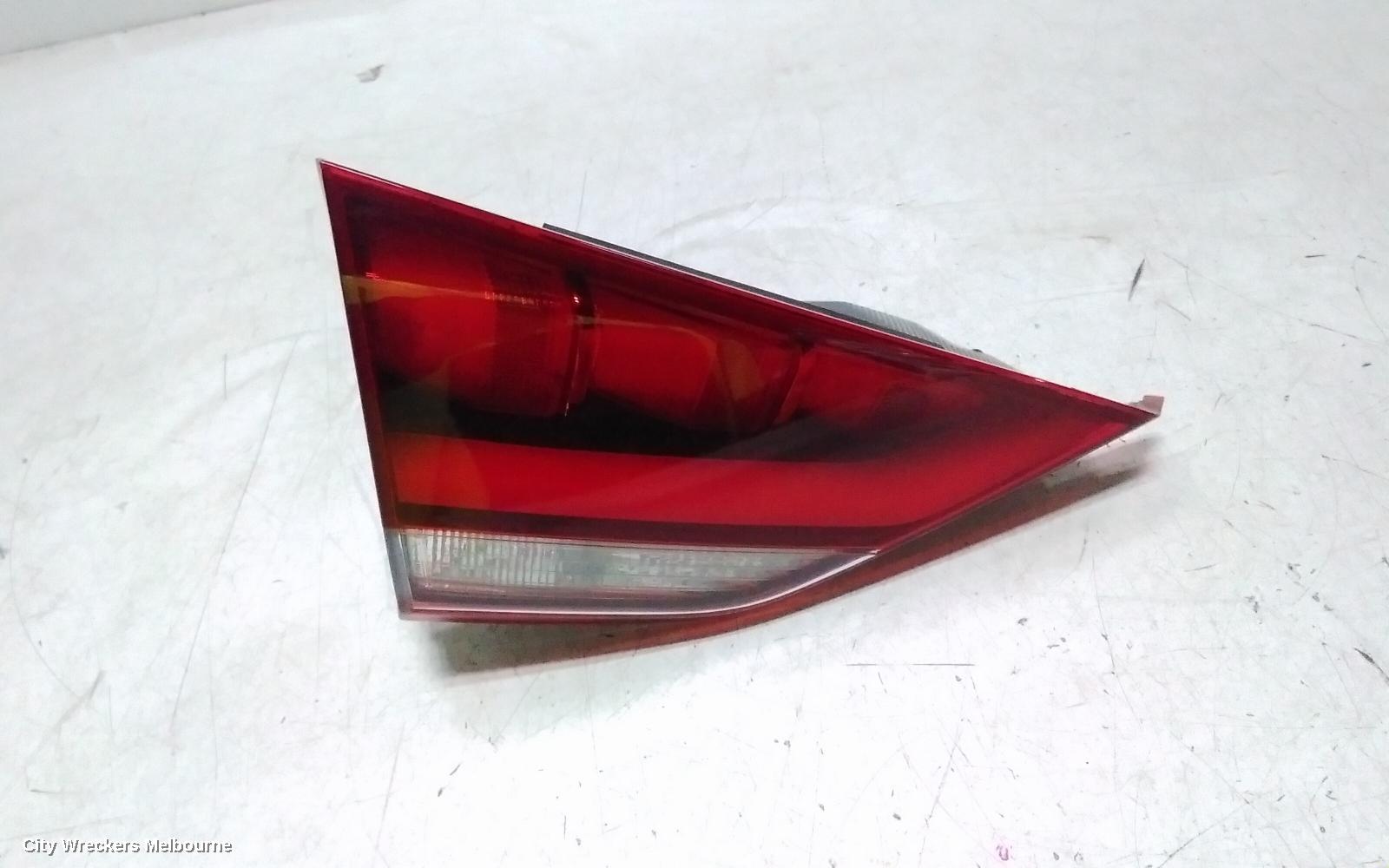HYUNDAI GENESIS REAR GARNISH, BOOTLID LAMP (LH SIDE), DH, 11/2014 - 01/2018