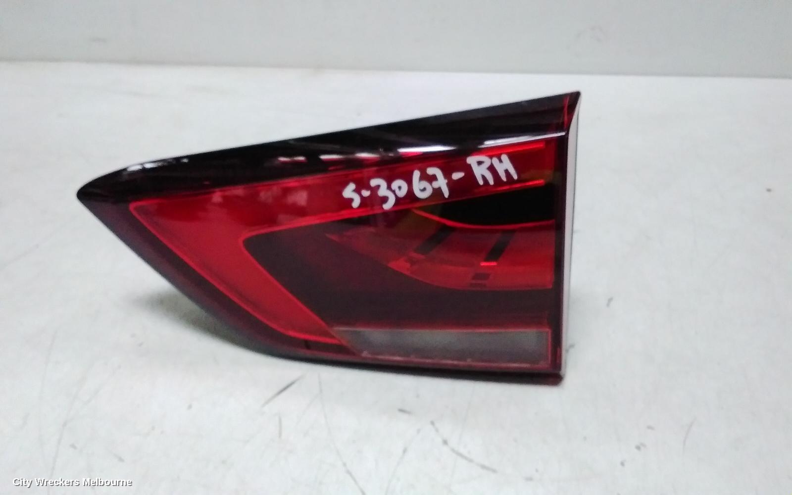 MG ZS REAR GARNISH, TAILGATE LAMP (RH SIDE), ZST TYPE, AZS1, 01/2020 - 06/2025