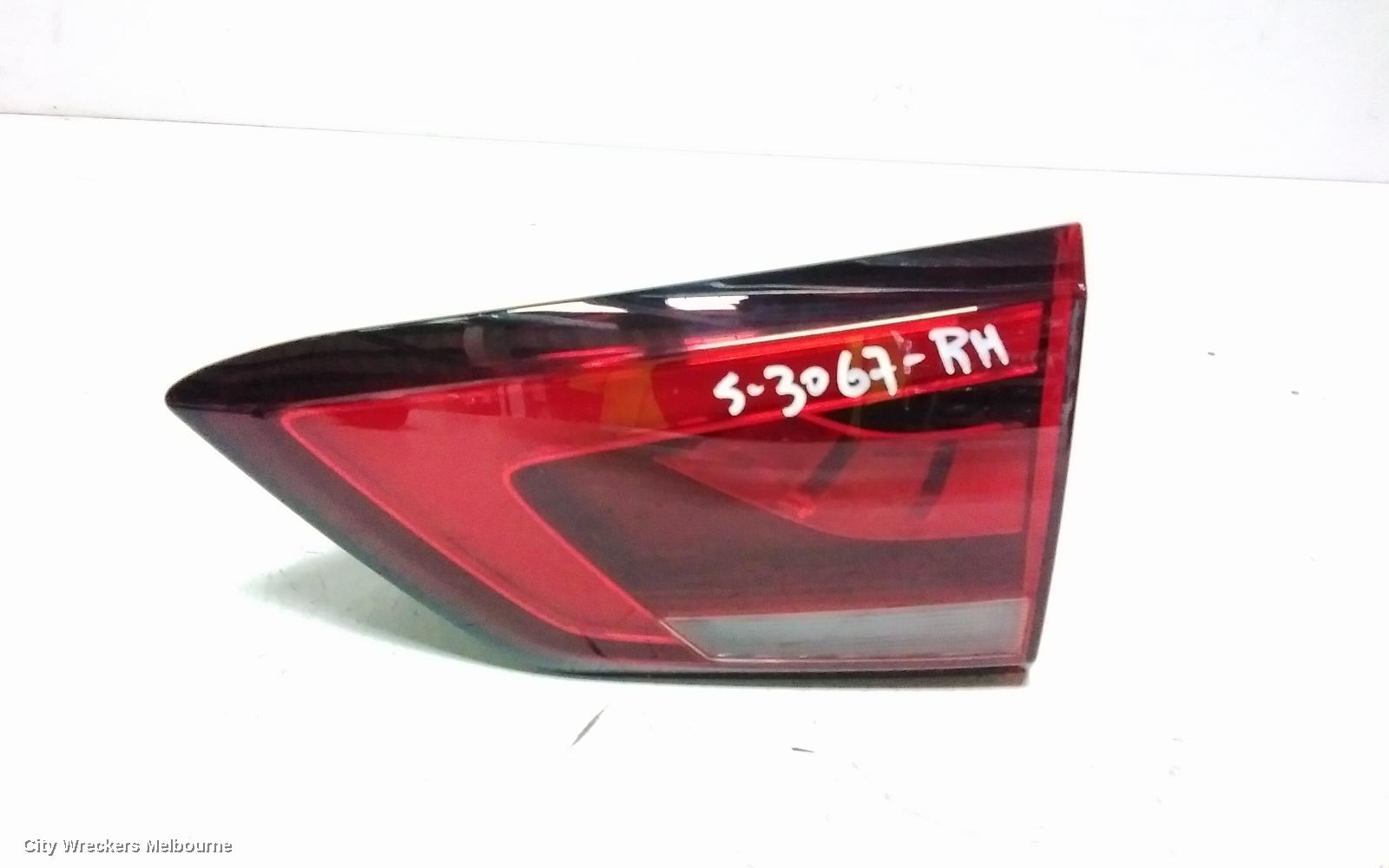 MG ZS REAR GARNISH, TAILGATE LAMP (RH SIDE), ZST TYPE, AZS1, 01/2020 - 06/2025