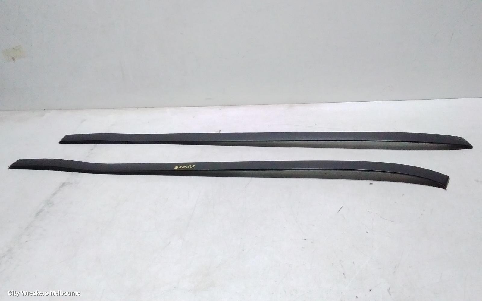 LAND ROVER DISCOVERY ROOF RAIL
