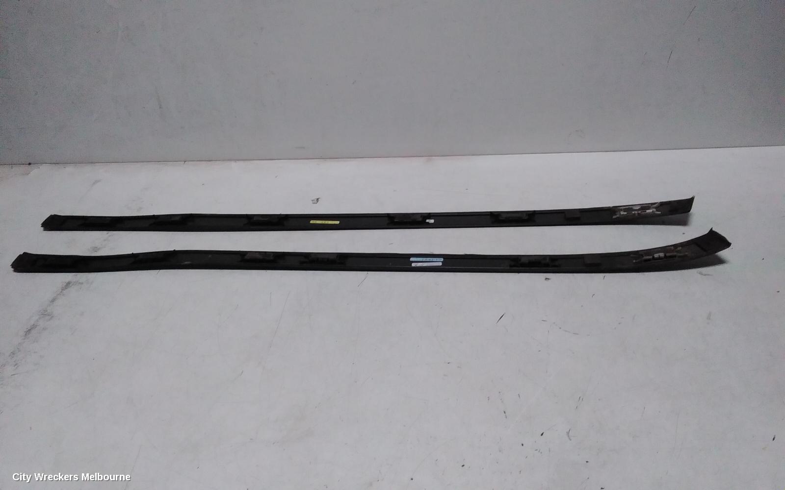 LAND ROVER DISCOVERY ROOF RAIL