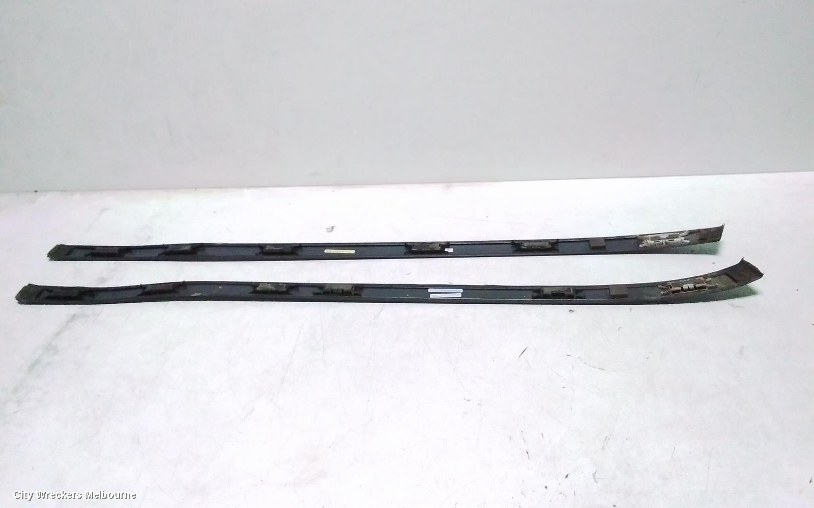 LAND ROVER DISCOVERY ROOF RAIL