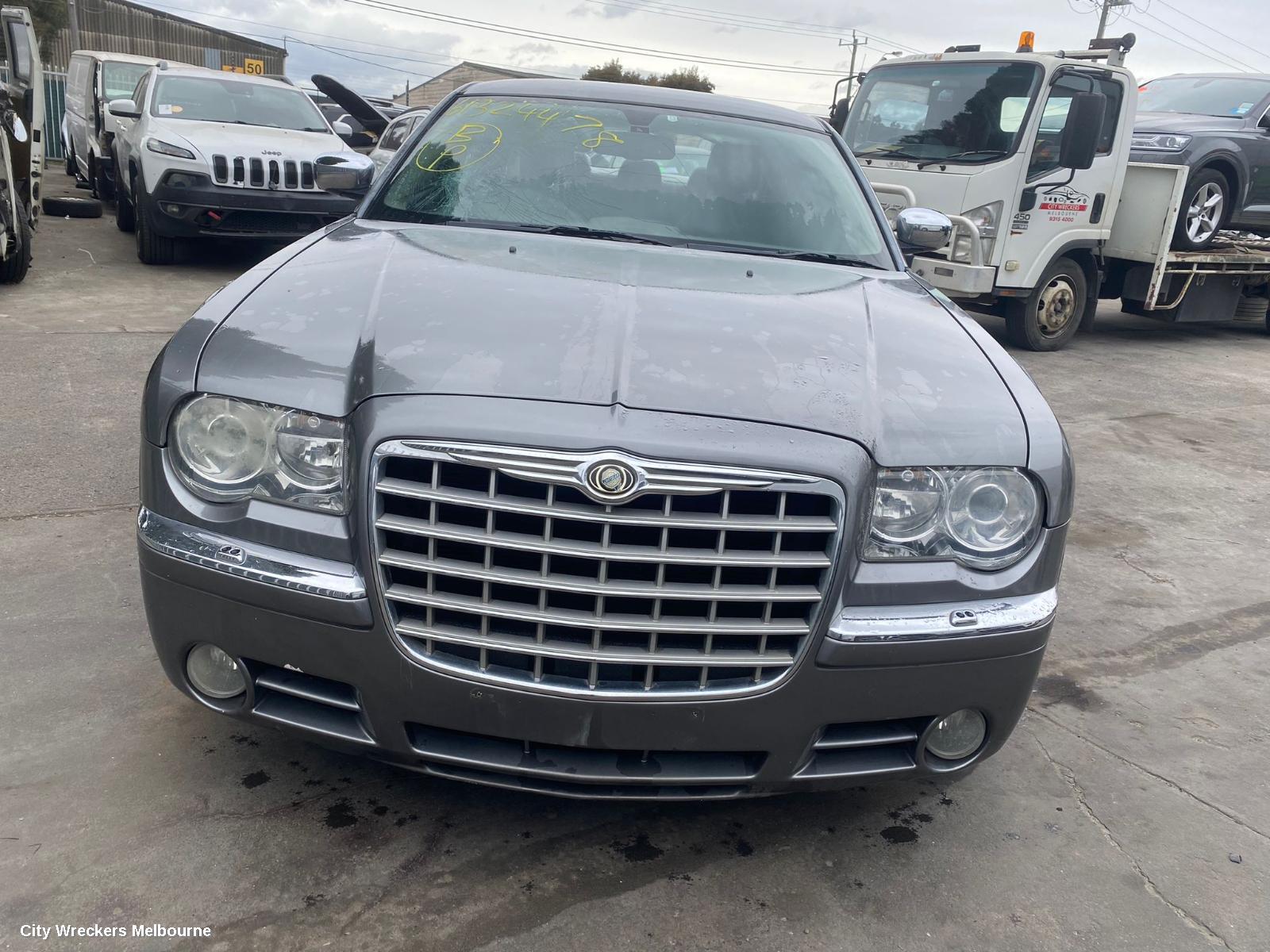 CHRYSLER 300C RIGHT FRONT DOOR WINDOW, 11/2005 - 12/2011