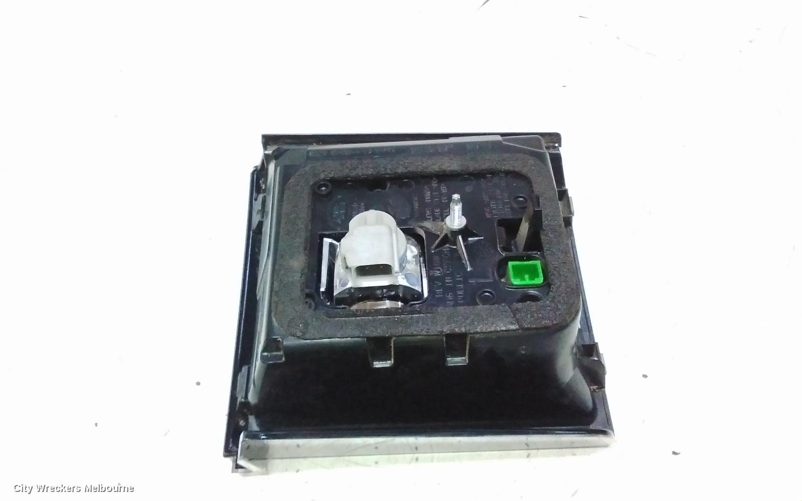LAND ROVER DISCOVERY SPORT REAR GARNISH, TAILGATE LAMP (LH SIDE), W/ HALOGEN HEADLIGHTS, L550, 01/2015 - 06/2019