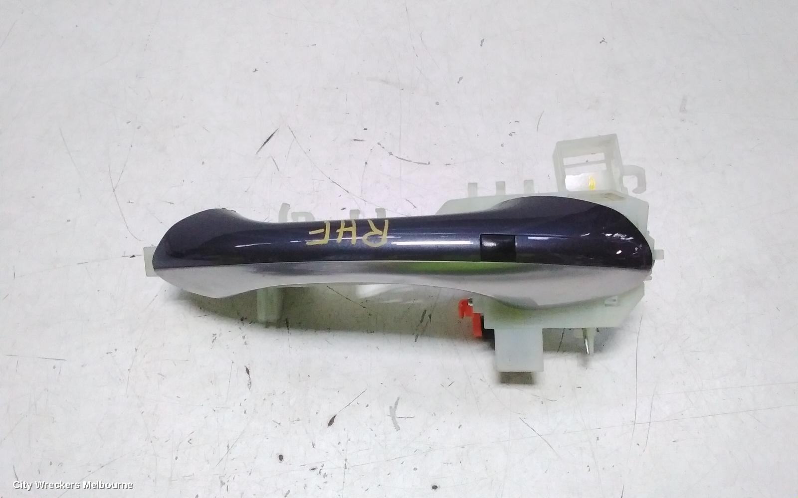 HYUNDAI SANTA FE DOOR HANDLE, OUTER, RH FRONT, COLOUR CODED, W/ KEYLESS TYPE, TM, 03/2018 - 10/2023