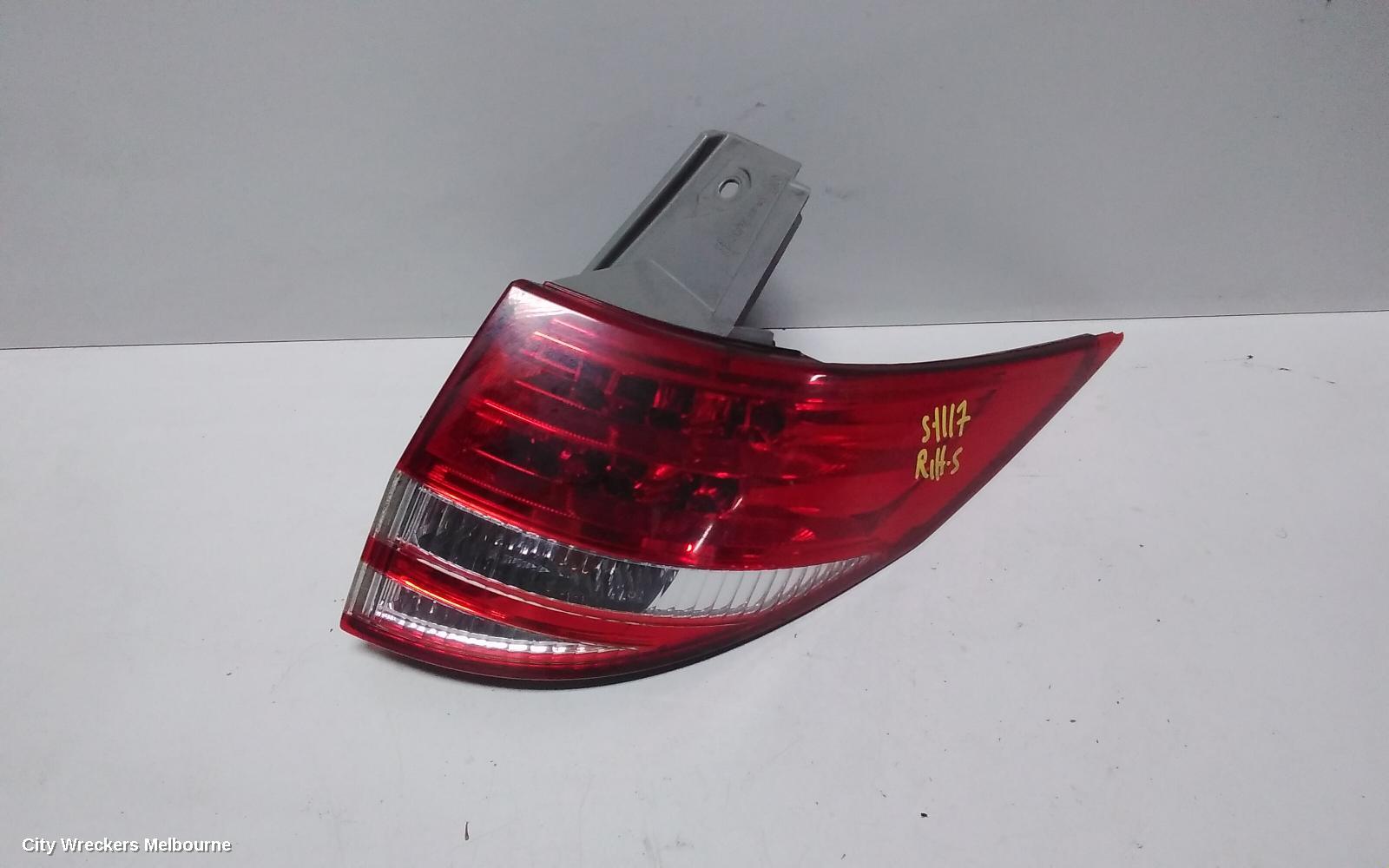 TOYOTA ESTIMA RIGHT TAILLIGHT, XR50, RED/CLEAR, LENS# 28-193, 05-19 (IMPORT)