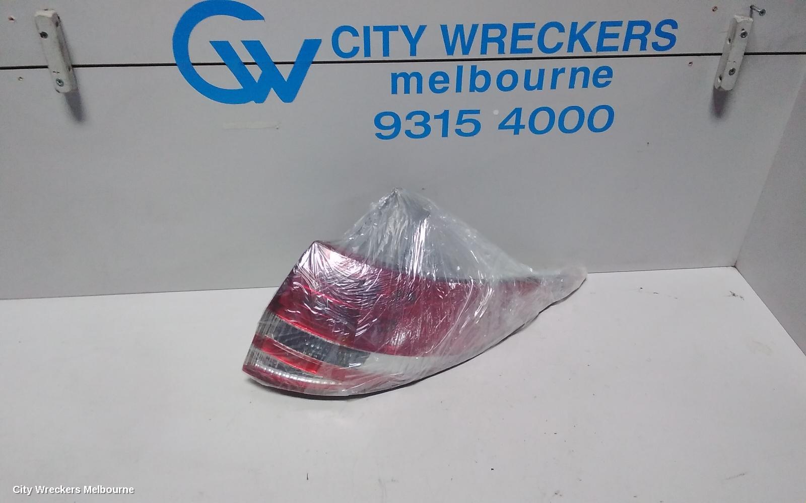 TOYOTA ESTIMA RIGHT TAILLIGHT, XR50, RED/CLEAR, LENS# 28-193, 05-19 (IMPORT)