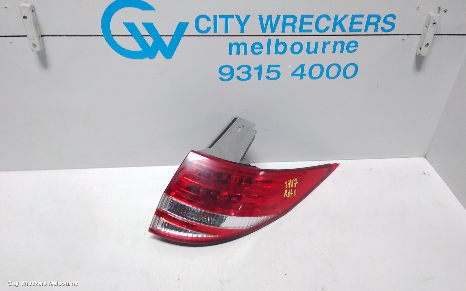 TOYOTA ESTIMA RIGHT TAILLIGHT, XR50, RED/CLEAR, LENS# 28-193, 05-19 (IMPORT)