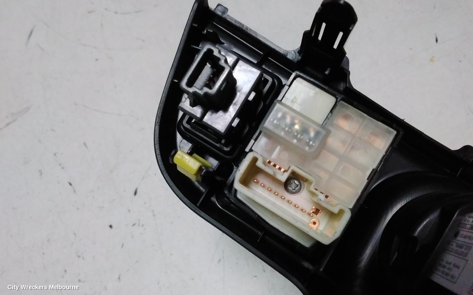 TOYOTA PRIUS, NHP10, PRIUS C, 12/2011 - 03/2020, START STOP BOTTUN: 150972