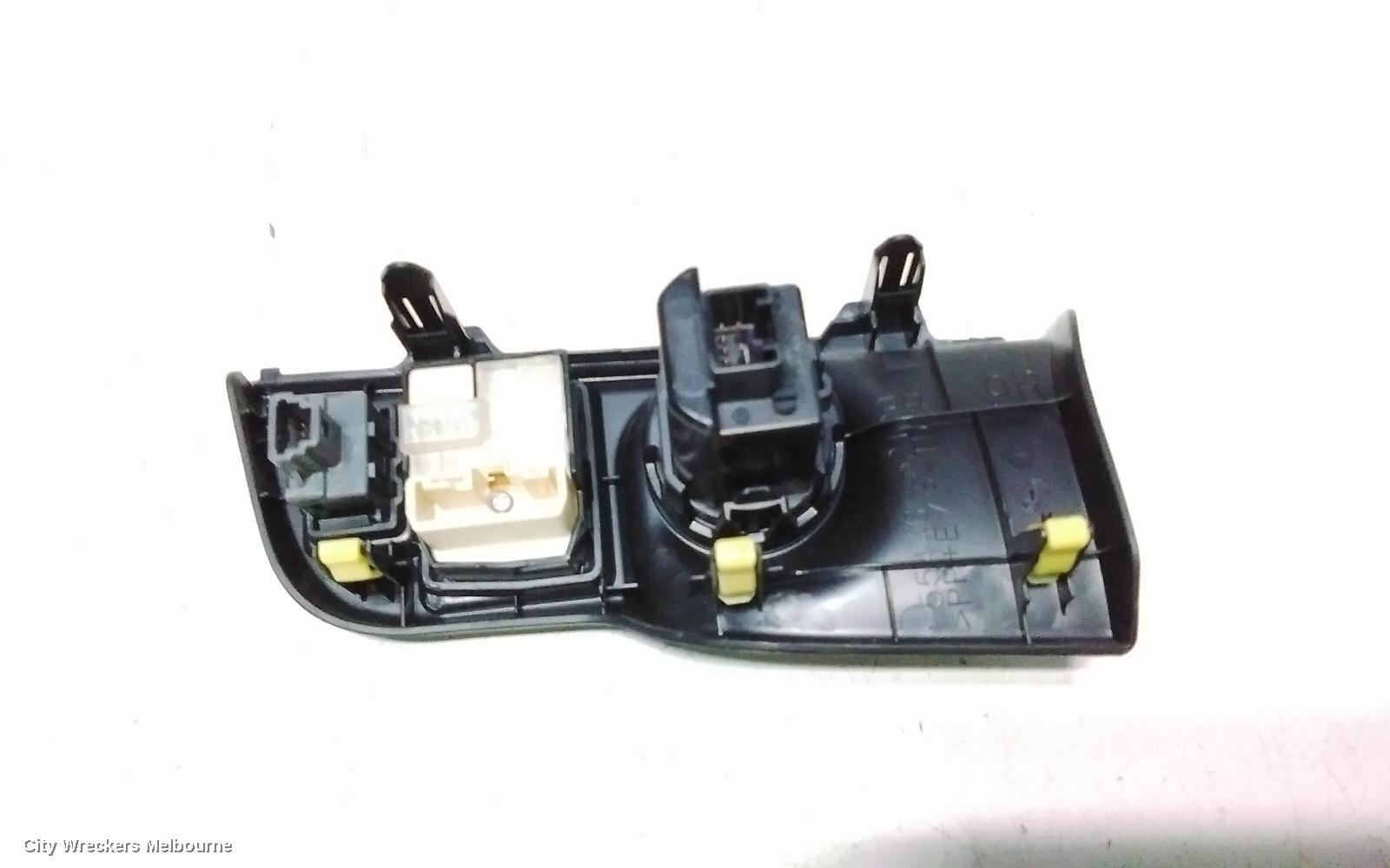 TOYOTA PRIUS, NHP10, PRIUS C, 12/2011 - 03/2020, START STOP BOTTUN: 150972