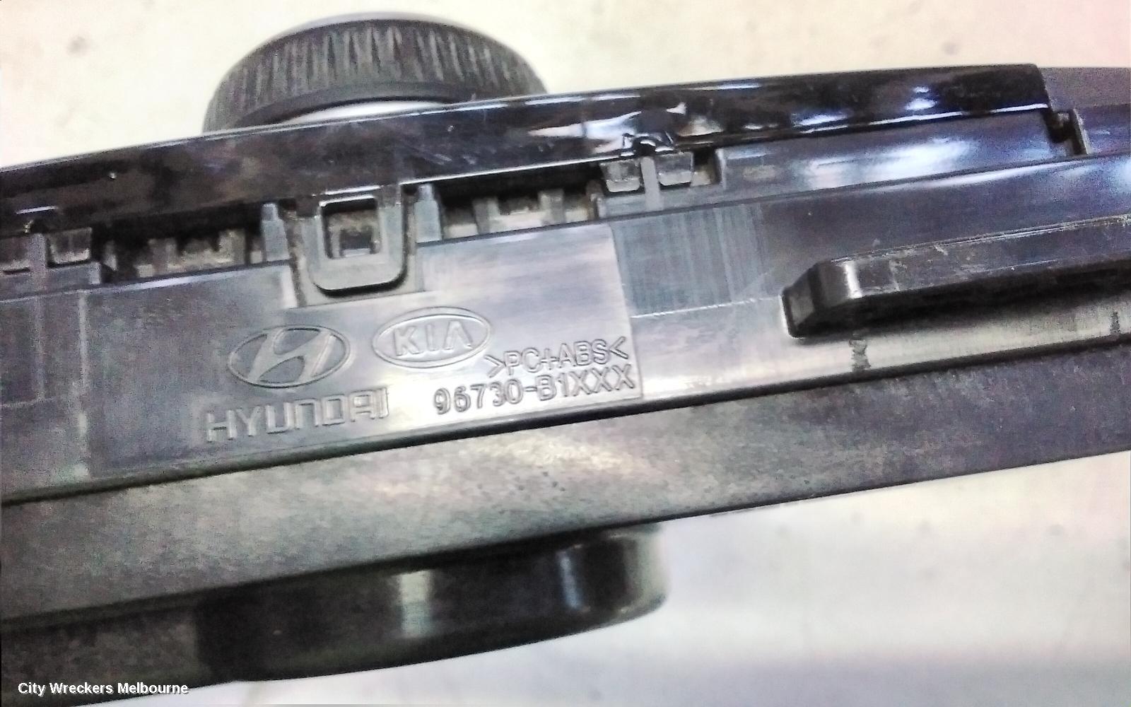 HYUNDAI GENESIS RADIO/CD/DVD/SAT/TV, REAR RADIO CONTROLS, DH, 11/2014 - 01/2018