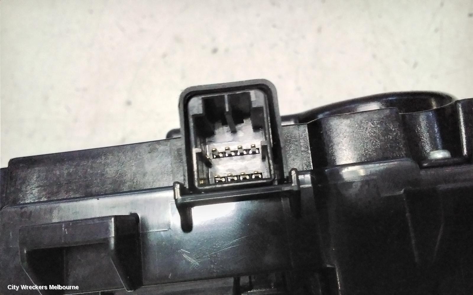 HYUNDAI GENESIS RADIO/CD/DVD/SAT/TV, REAR RADIO CONTROLS, DH, 11/2014 - 01/2018