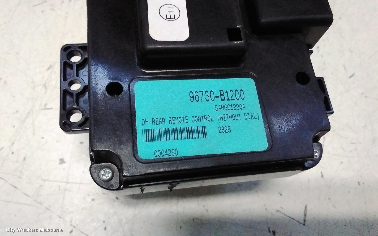 HYUNDAI GENESIS RADIO/CD/DVD/SAT/TV, REAR RADIO CONTROLS, DH, 11/2014 - 01/2018