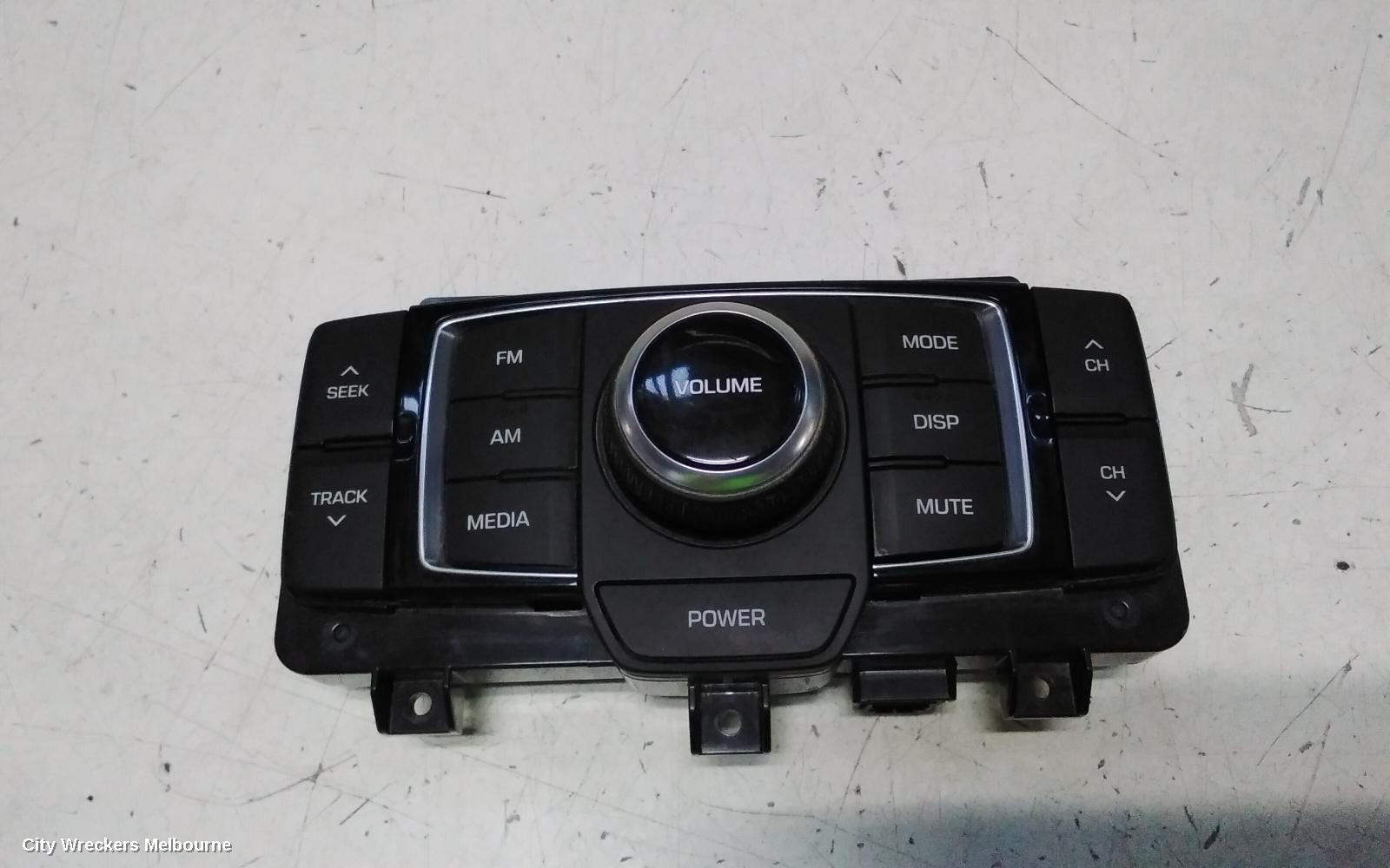HYUNDAI GENESIS RADIO/CD/DVD/SAT/TV, REAR RADIO CONTROLS, DH, 11/2014 - 01/2018