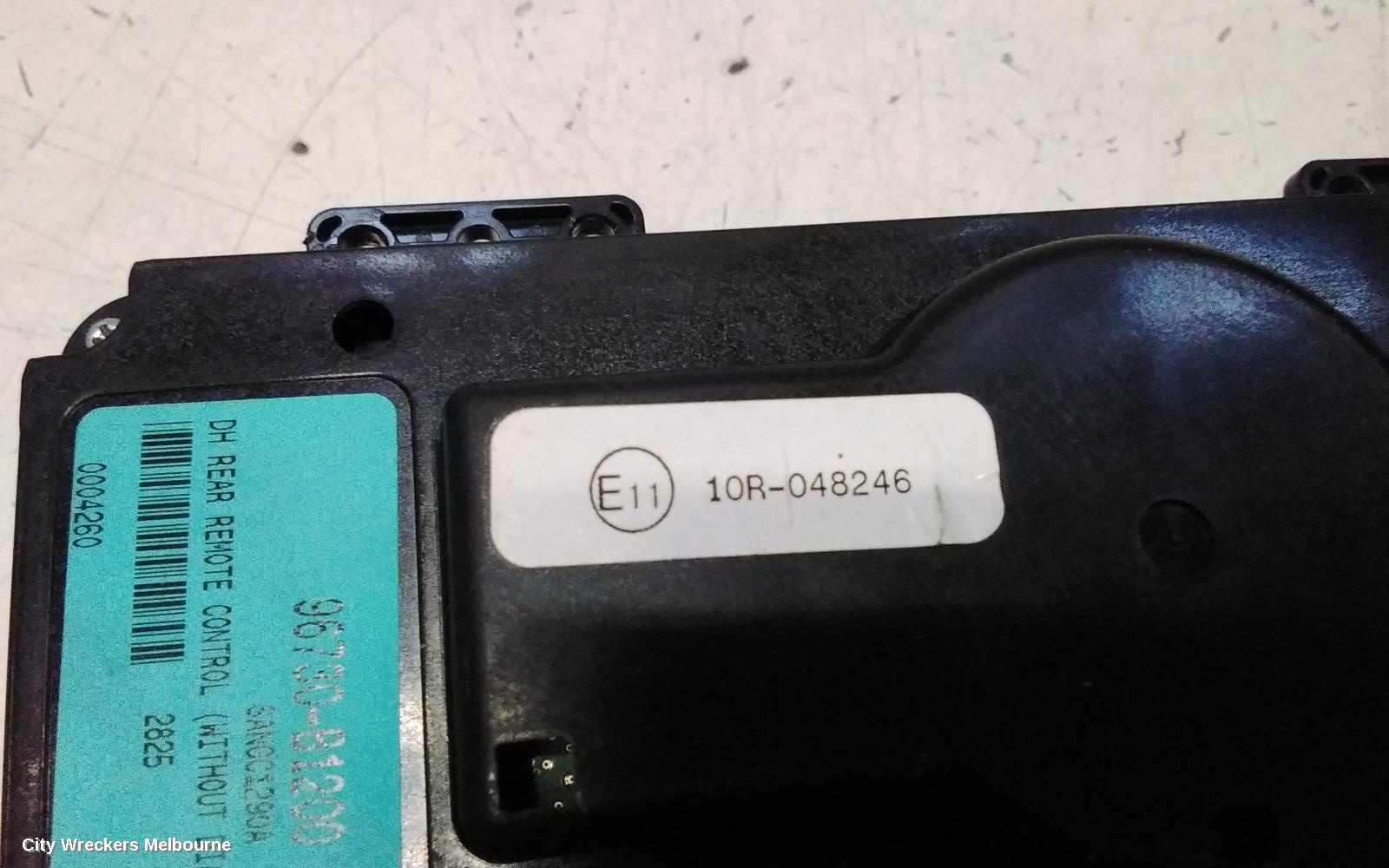 HYUNDAI GENESIS RADIO/CD/DVD/SAT/TV, REAR RADIO CONTROLS, DH, 11/2014 - 01/2018