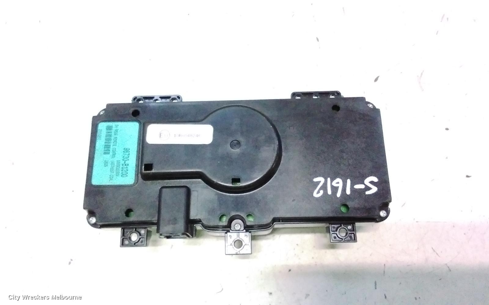 HYUNDAI GENESIS RADIO/CD/DVD/SAT/TV, REAR RADIO CONTROLS, DH, 11/2014 - 01/2018
