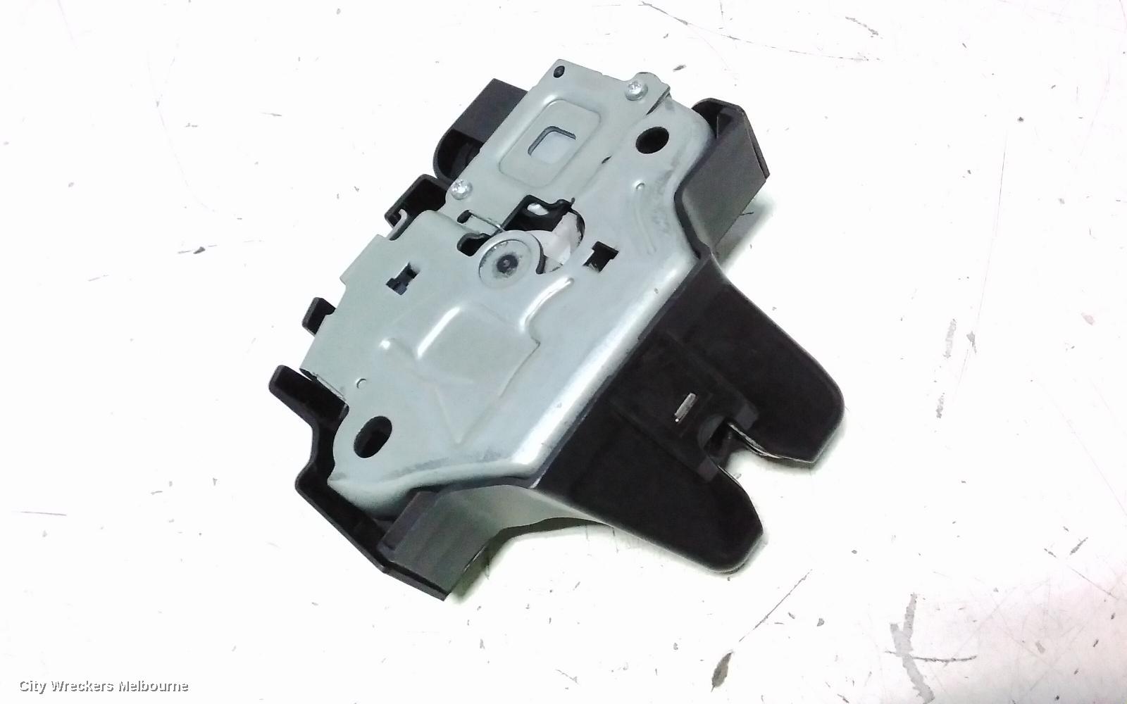 TOYOTA CAMRY DOOR/BOOT/GATE LOCK, BOOTLID LOCK, XV70, 09/2017 - 05/2024