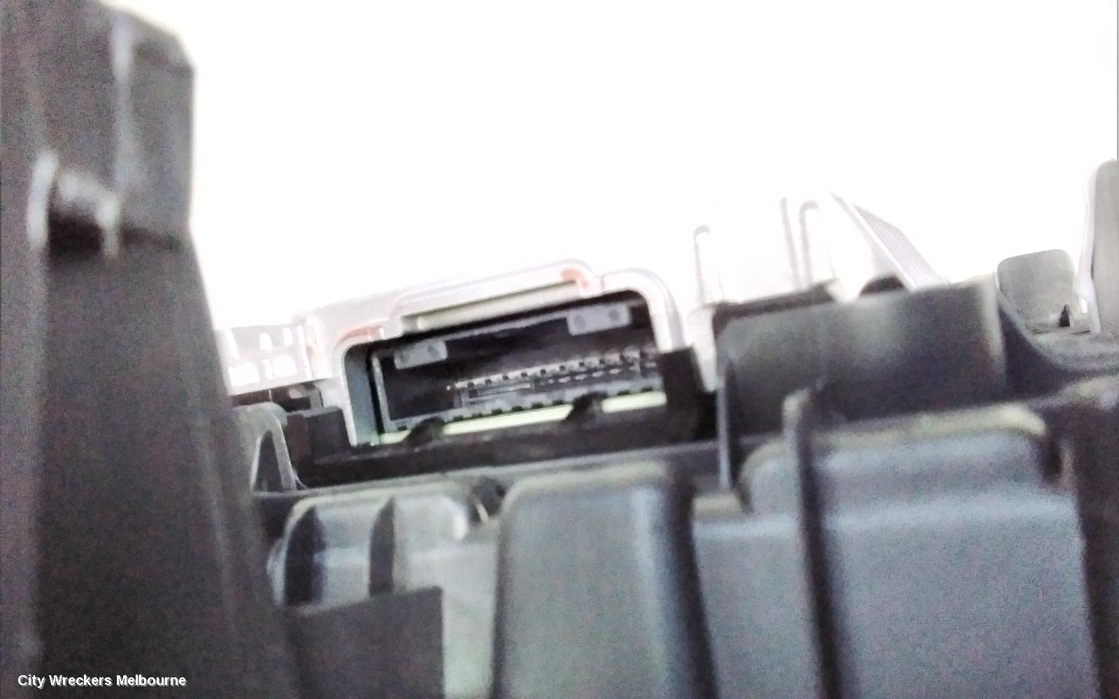 HYUNDAI KONA, CHARGING POINT, USB & AUX PORT (IN FRONT OF CENTRE CONSOLE), OS, 09/2017 - 07/2023, 95560-J9000 WIRELESS CHARGER: 151303