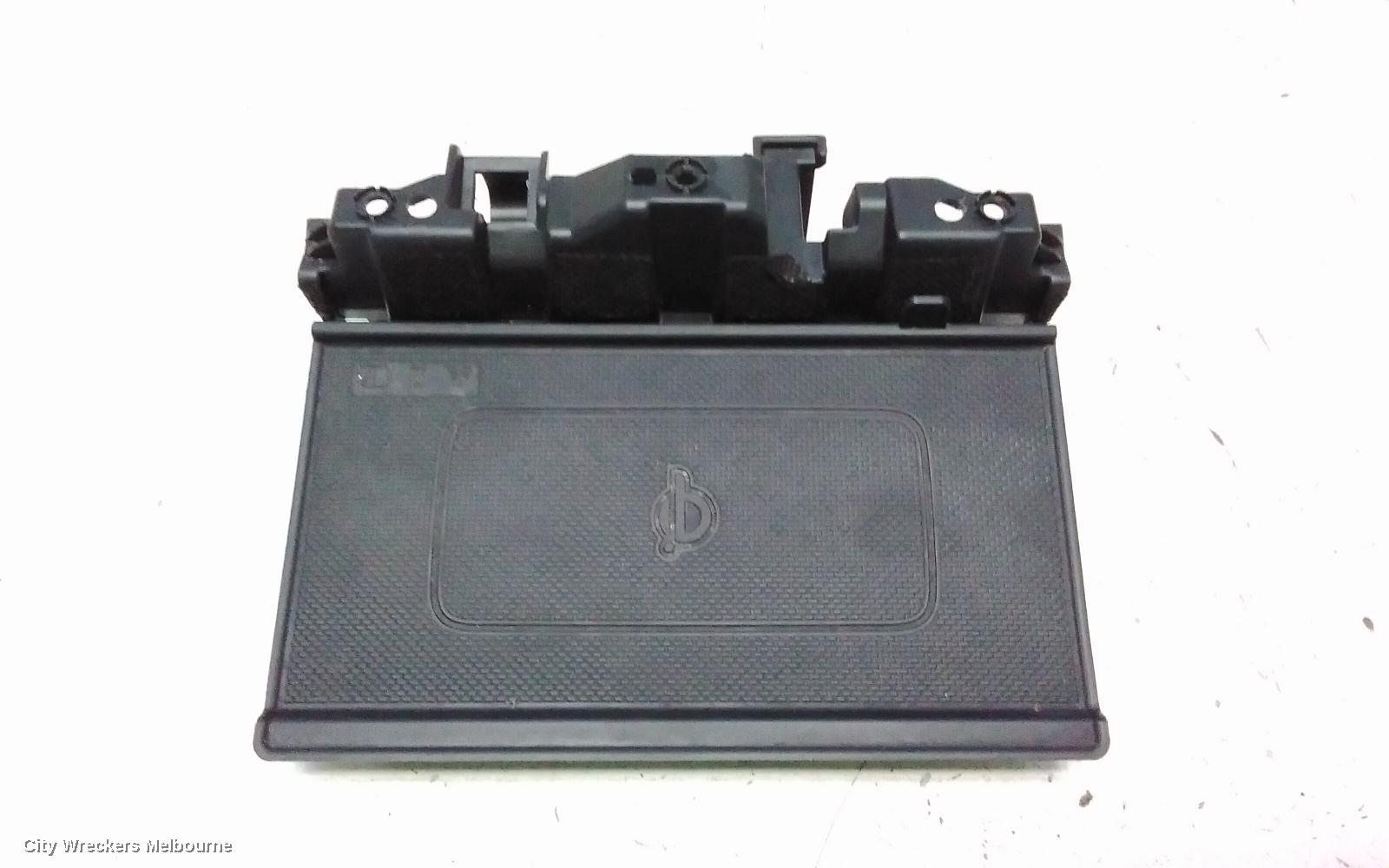 HYUNDAI KONA, CHARGING POINT, USB & AUX PORT (IN FRONT OF CENTRE CONSOLE), OS, 09/2017 - 07/2023, 95560-J9000 WIRELESS CHARGER: 151303
