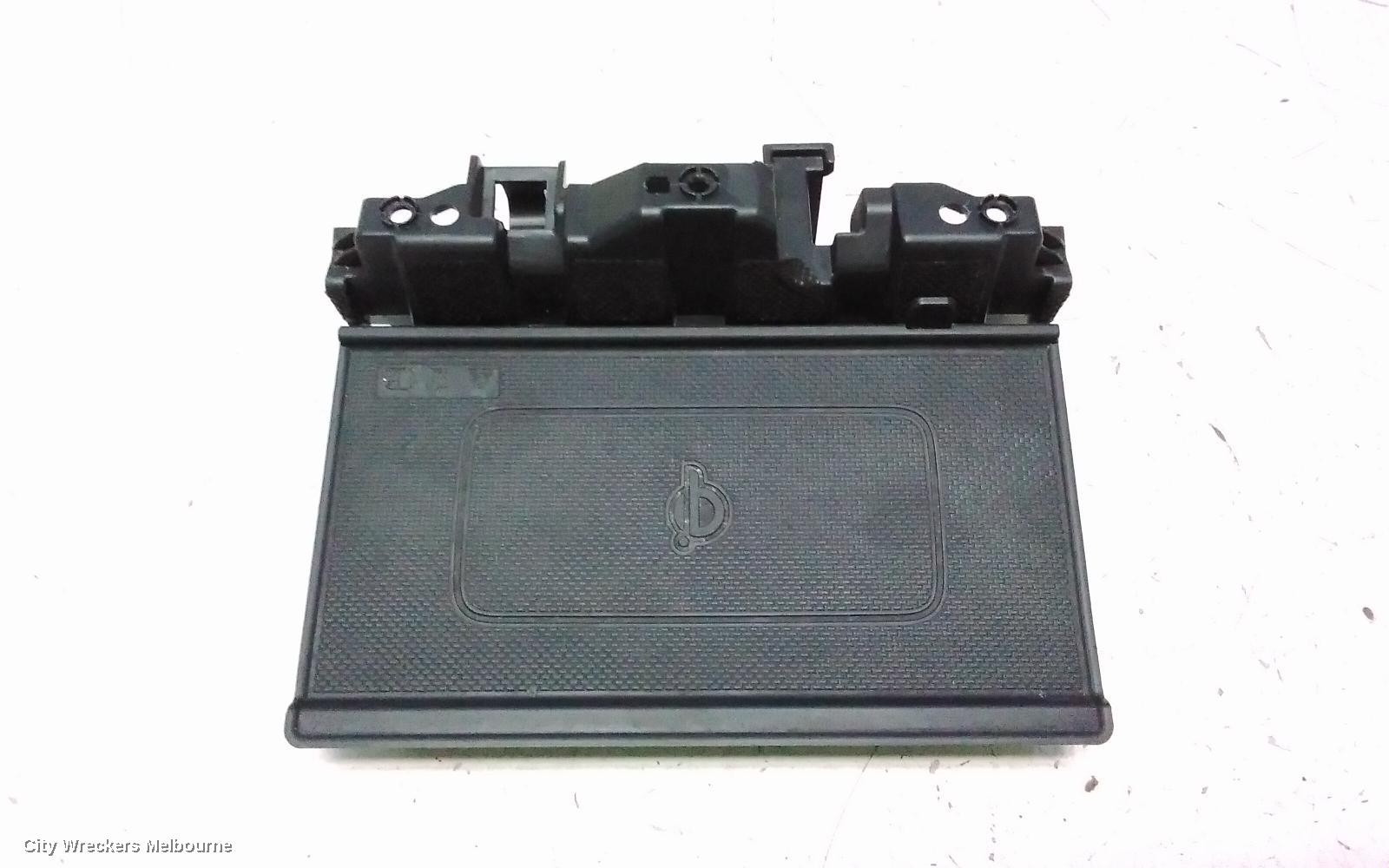 HYUNDAI KONA, CHARGING POINT, USB & AUX PORT (IN FRONT OF CENTRE CONSOLE), OS, 09/2017 - 07/2023, 95560-J9000 WIRELESS CHARGER: 151303