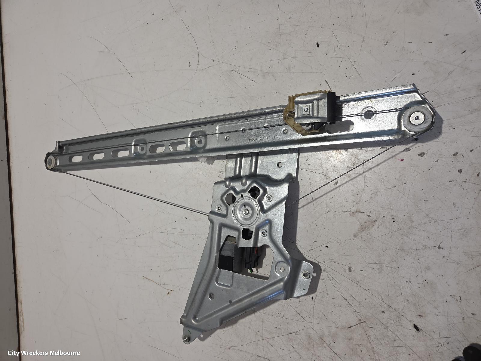 MERCEDES SPRINTER RIGHT FRONT WINDOW REG/MOTOR, VS30, 05/2018 ONWARDS