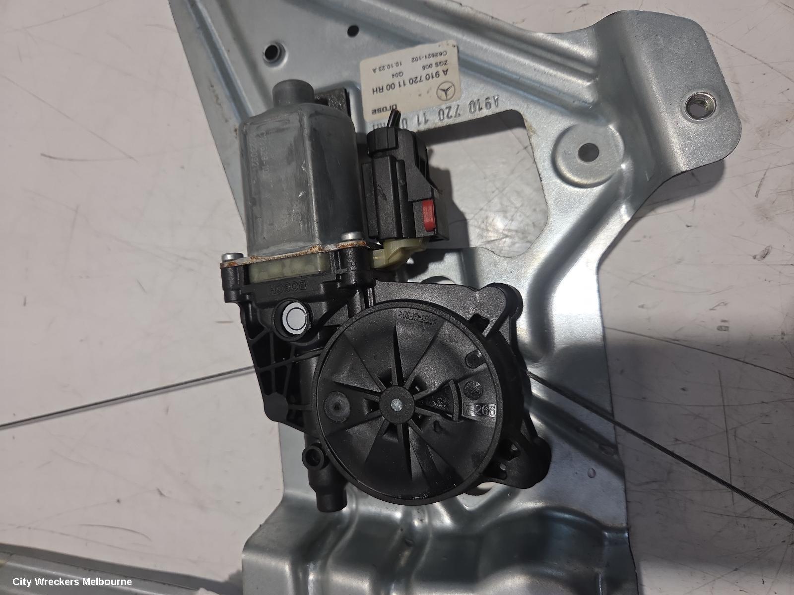 MERCEDES SPRINTER RIGHT FRONT WINDOW REG/MOTOR, VS30, 05/2018 ONWARDS