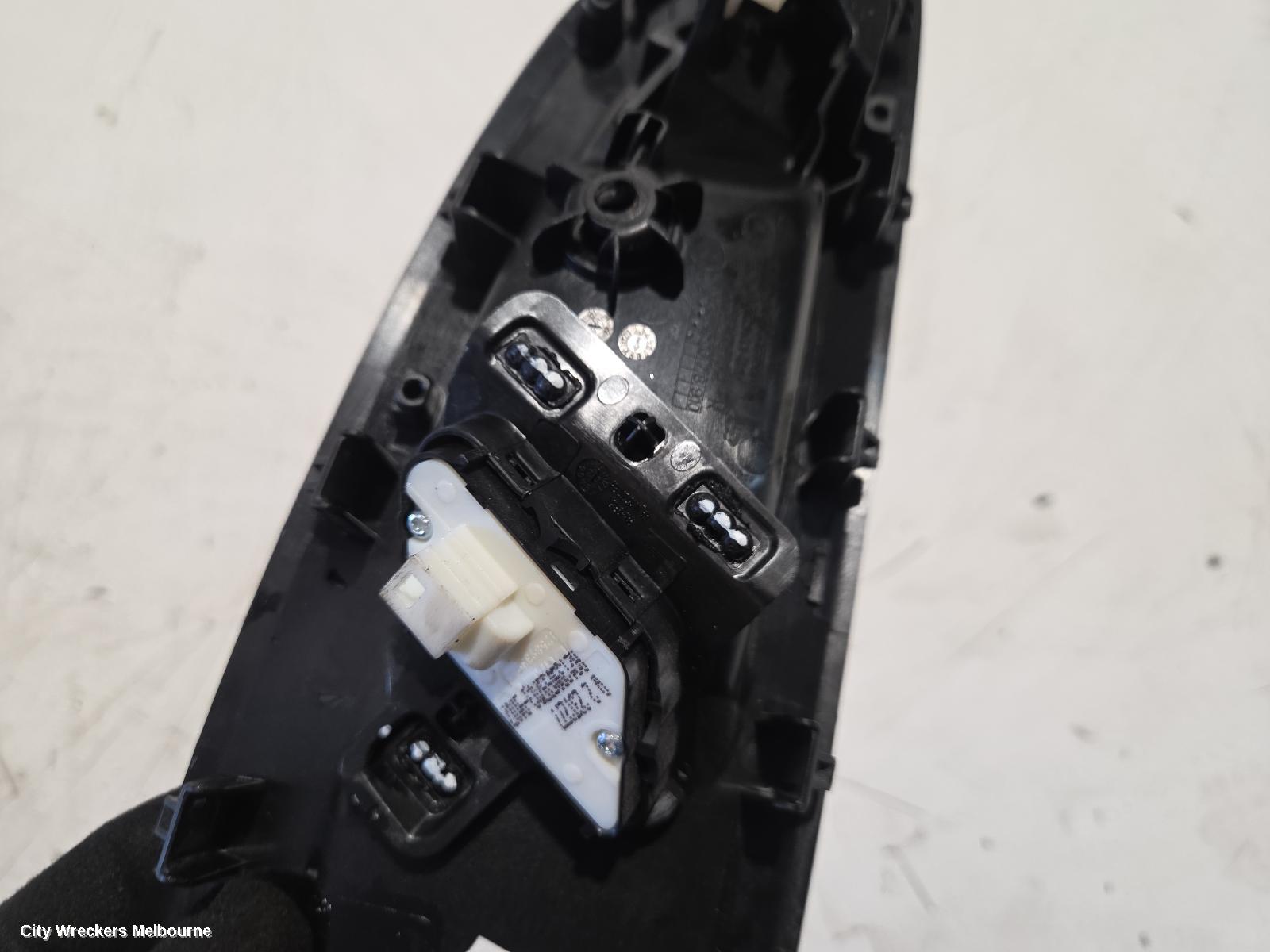 MERCEDES SPRINTER DOOR HANDLE, VS30, RH FRONT, INNER, VAN/CAB CHASSIS, 05/2018 ONWARDS