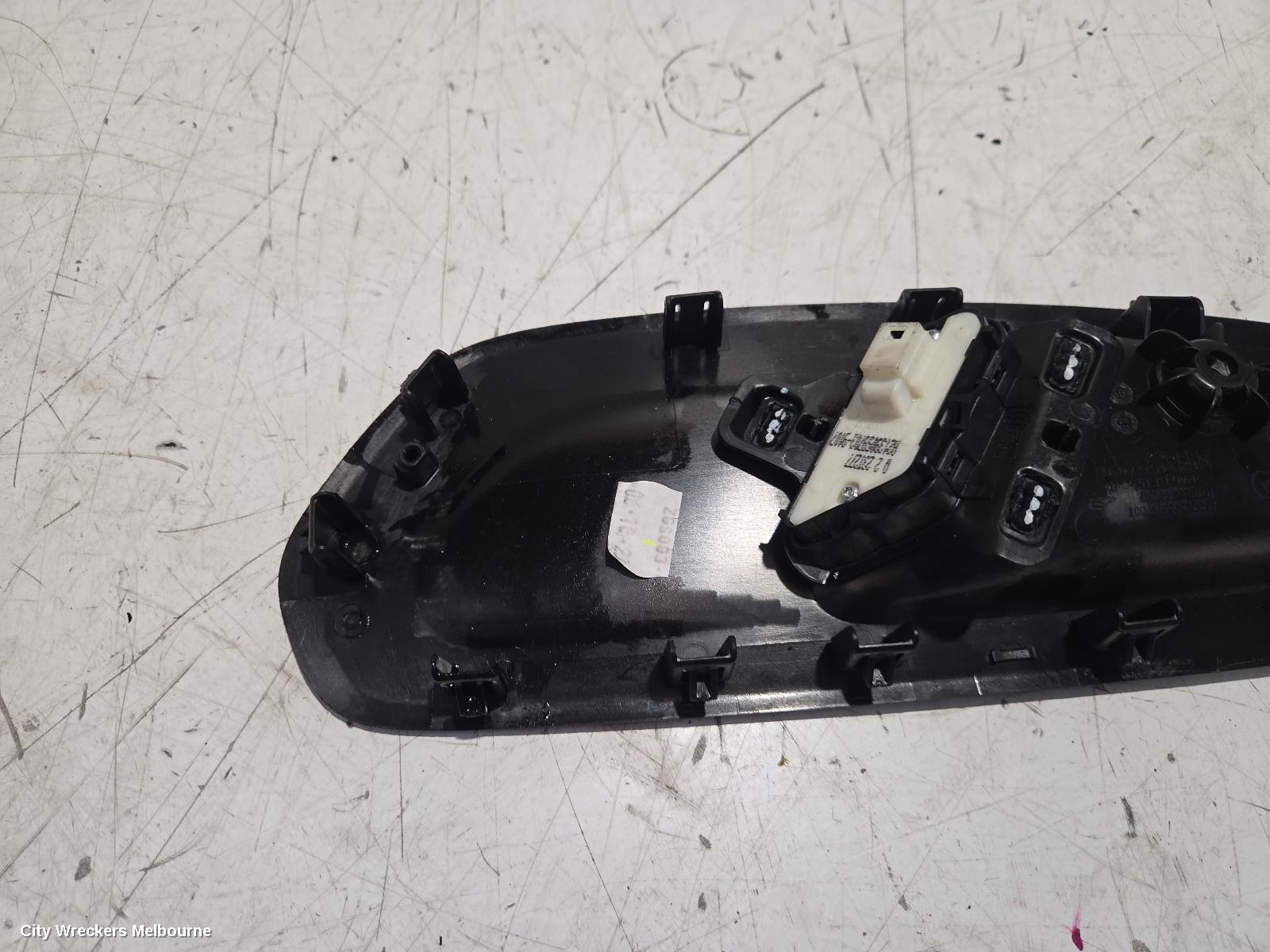 MERCEDES SPRINTER DOOR HANDLE, VS30, RH FRONT, INNER, VAN/CAB CHASSIS, 05/2018 ONWARDS