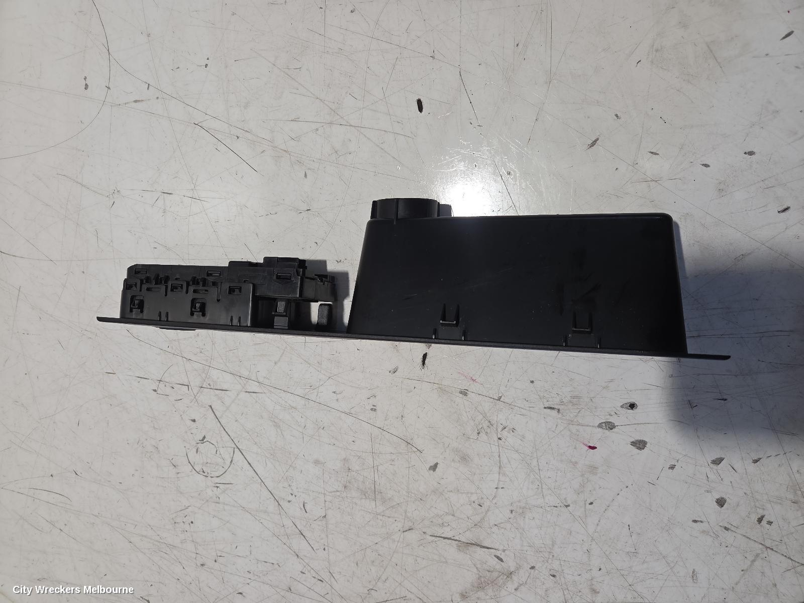 MERCEDES SPRINTER PWR DR WIND SWITCH, VS30, RH FRONT (MASTER SWITCH), W/ POWER FOLD MIRROR SWITCH TYPE, 05/2018 ONWARDS