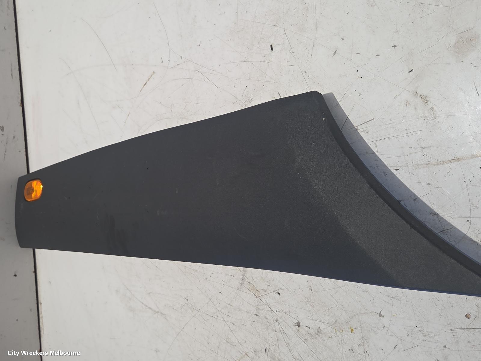 MERCEDES SPRINTER DOOR MOULD, VS30, QUARTER PANEL LOWER MOULDING (LH SIDE), REAR, W/ REFLECTOR TYPE, LWB, 05/2018 ONWARDS