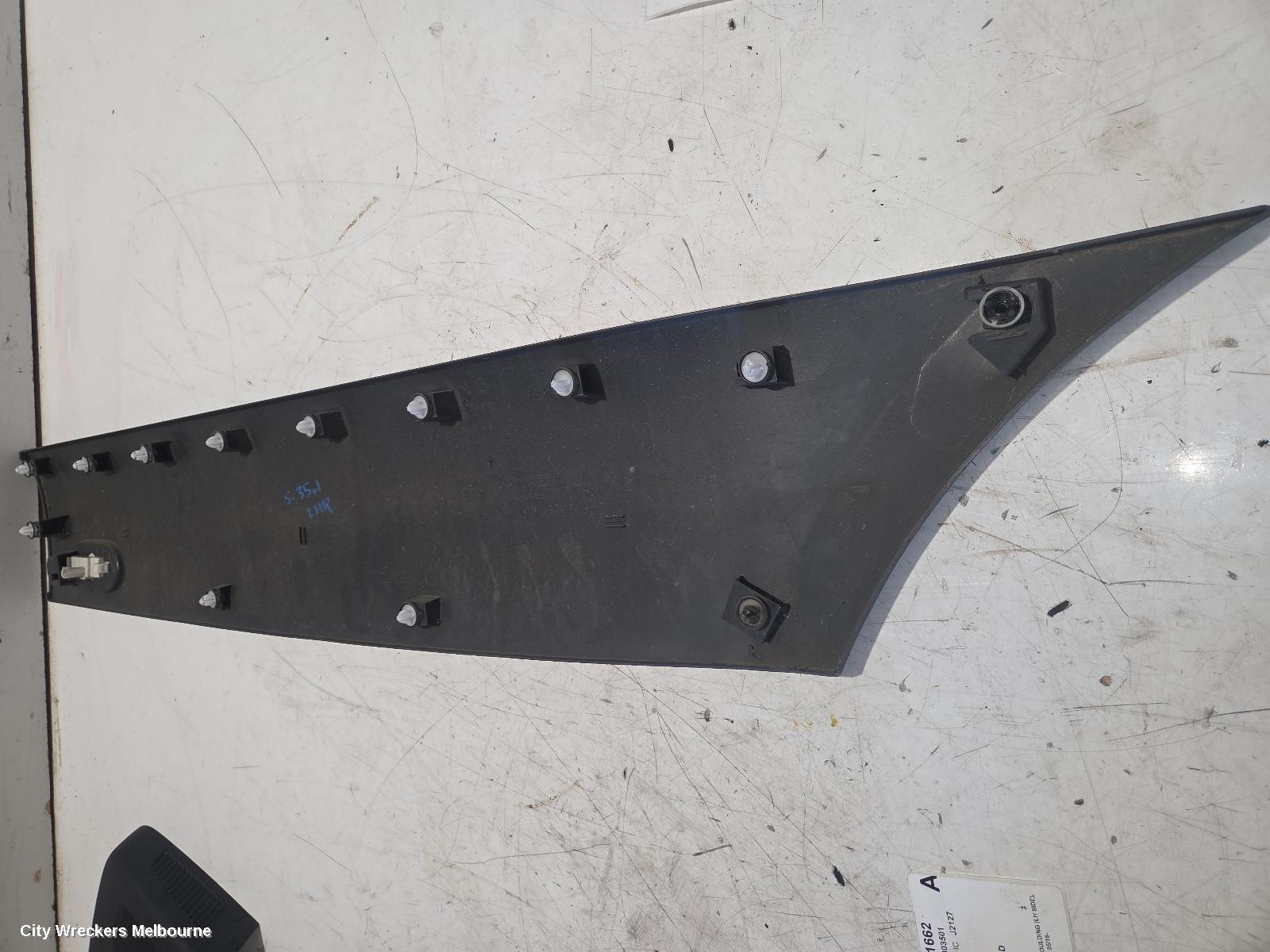 MERCEDES SPRINTER DOOR MOULD, VS30, QUARTER PANEL LOWER MOULDING (LH SIDE), REAR, W/ REFLECTOR TYPE, LWB, 05/2018 ONWARDS
