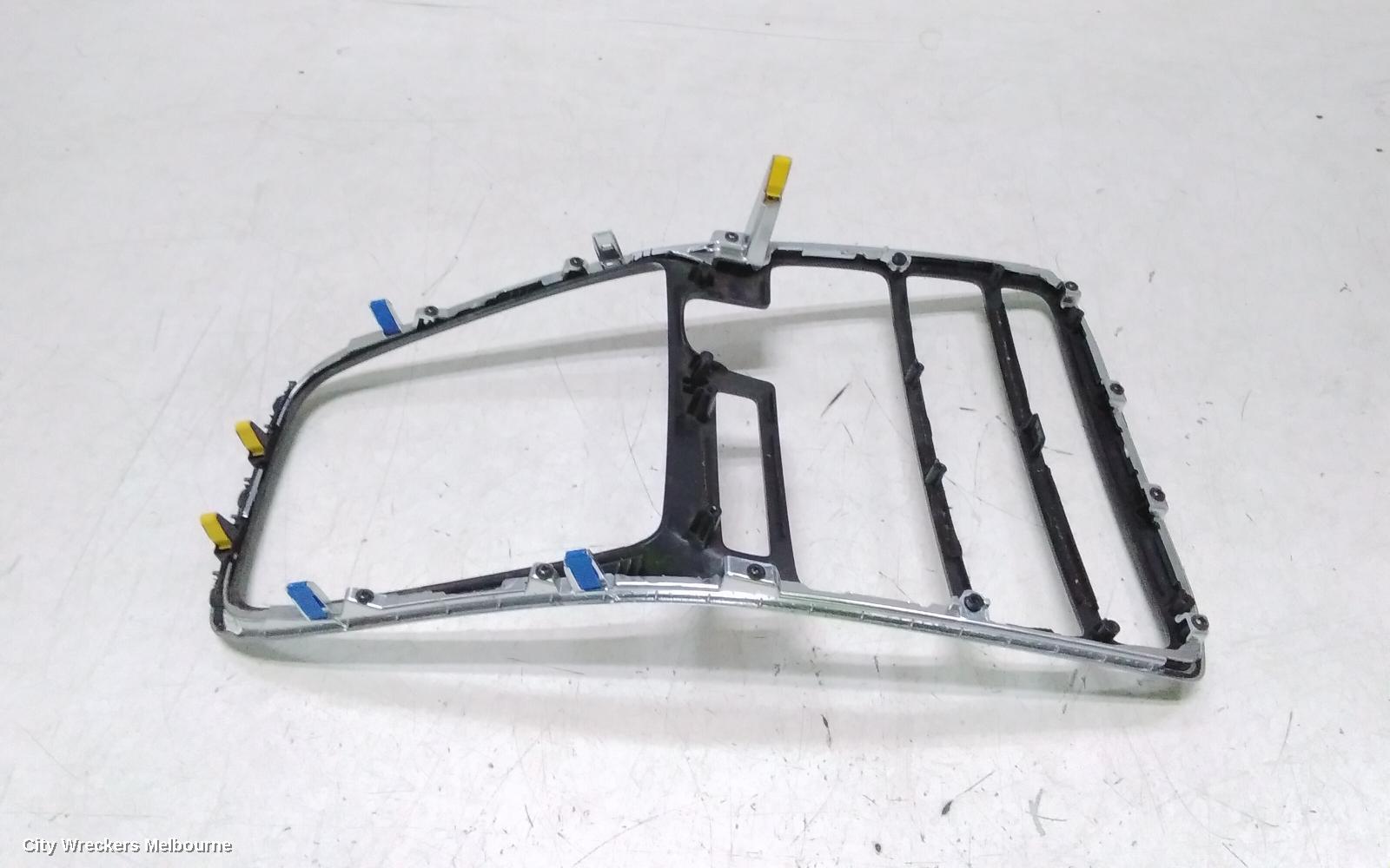 HYUNDAI SANTA FE, TM, 03/2018 - 10/2023, GEAR SHIFTER SUROUND TRIM: 151738