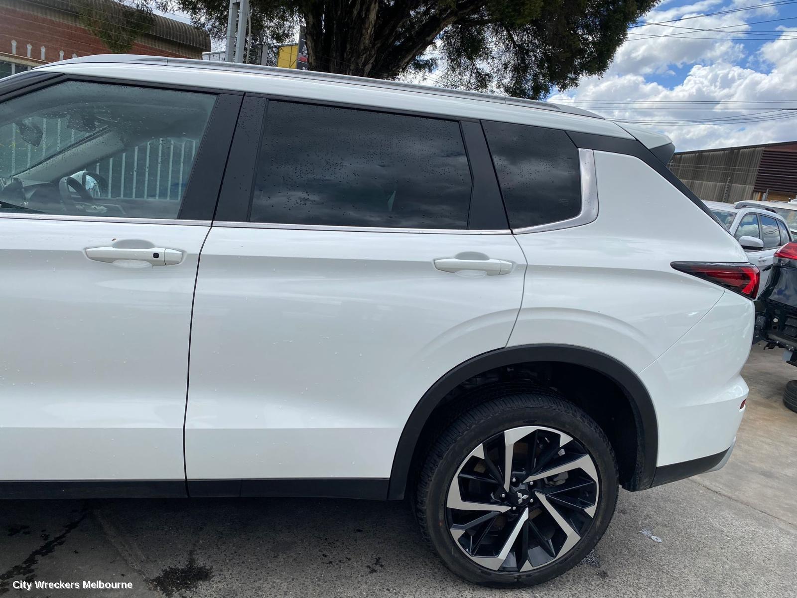 MITSUBISHI OUTLANDER LEFT DRIVESHAFT, FRONT, AUTO T/M, PETROL, AWD, ZM, 08/2021 ONWARDS