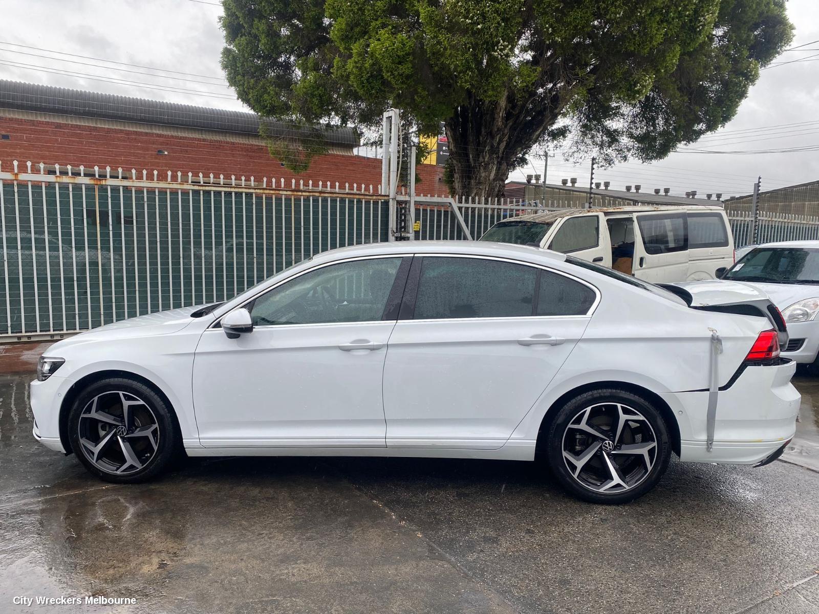 VOLKSWAGEN PASSAT REVERSE CAMERA, REVERSE CAMERA, W/ TAILGATE RELEASE SWITCH, BADGE TYPE, B8/MK7, 06/2015 - 05/2023