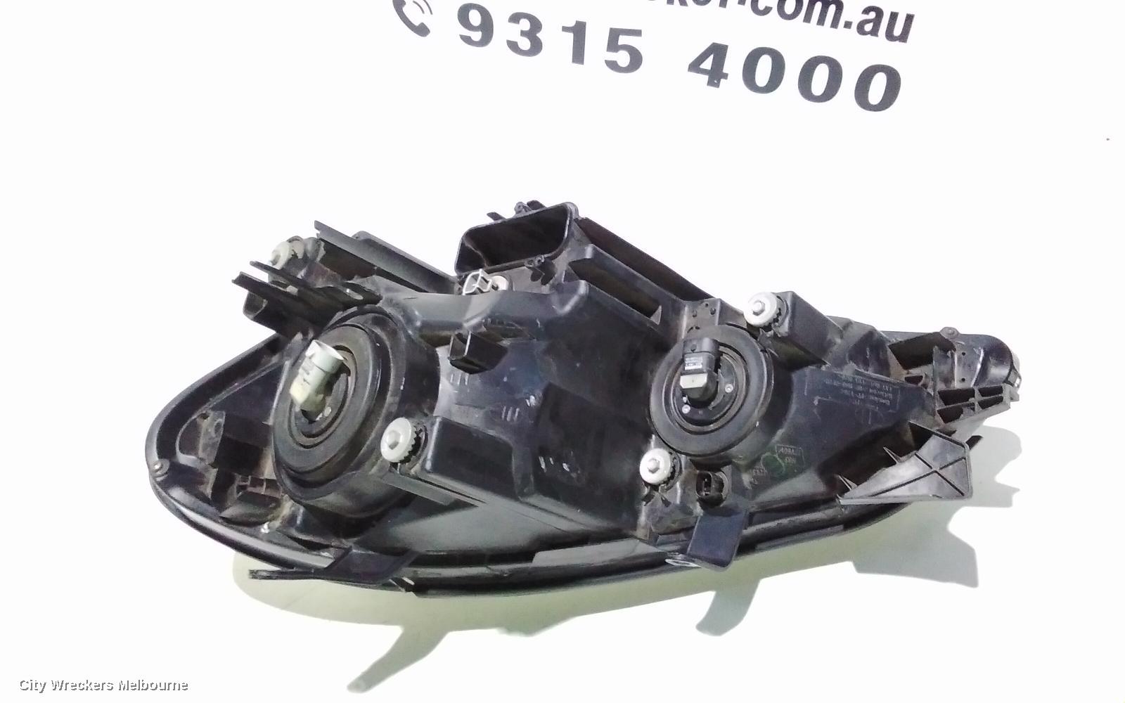 TOYOTA AVENSIS RIGHT HEADLAMP, ACM20R, 12/2001 - 11/2003