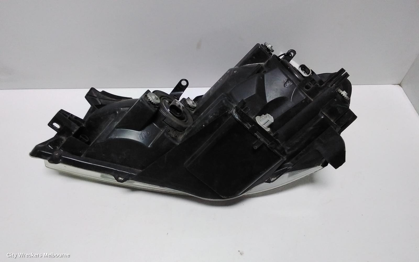 TOYOTA AVENSIS RIGHT HEADLAMP, ACM20R, 12/2001 - 11/2003