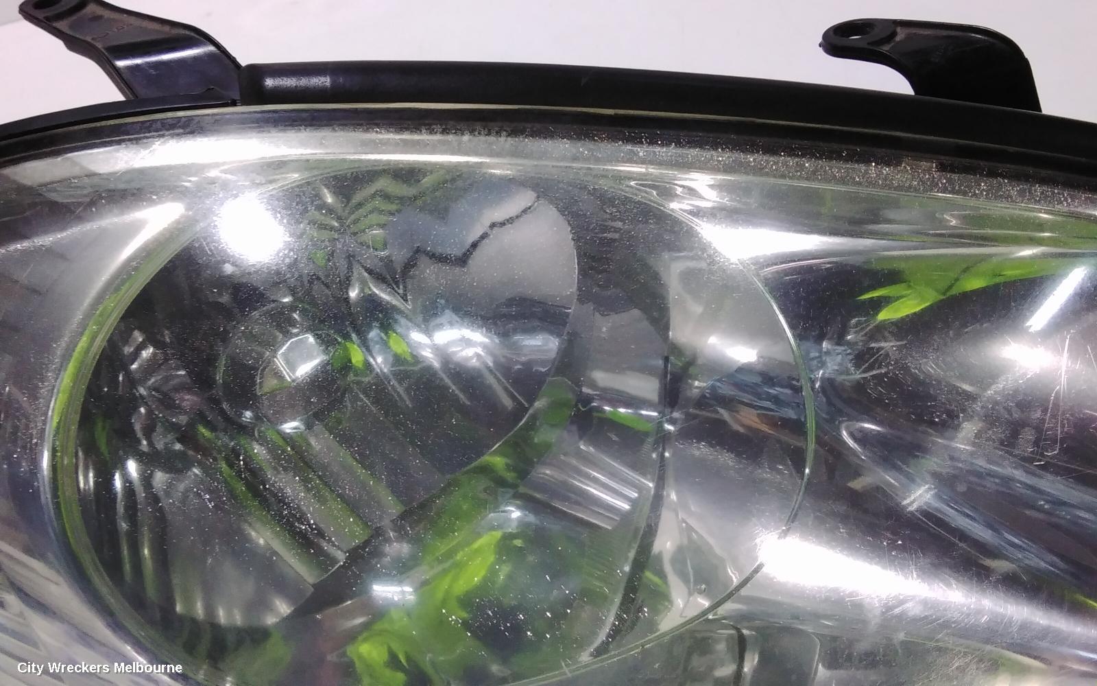 TOYOTA AVENSIS RIGHT HEADLAMP, ACM20R, 12/2001 - 11/2003