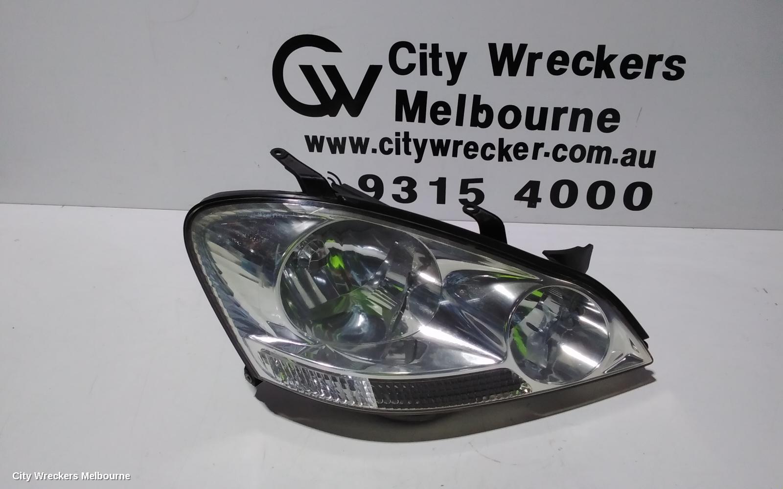 TOYOTA AVENSIS RIGHT HEADLAMP, ACM20R, 12/2001 - 11/2003