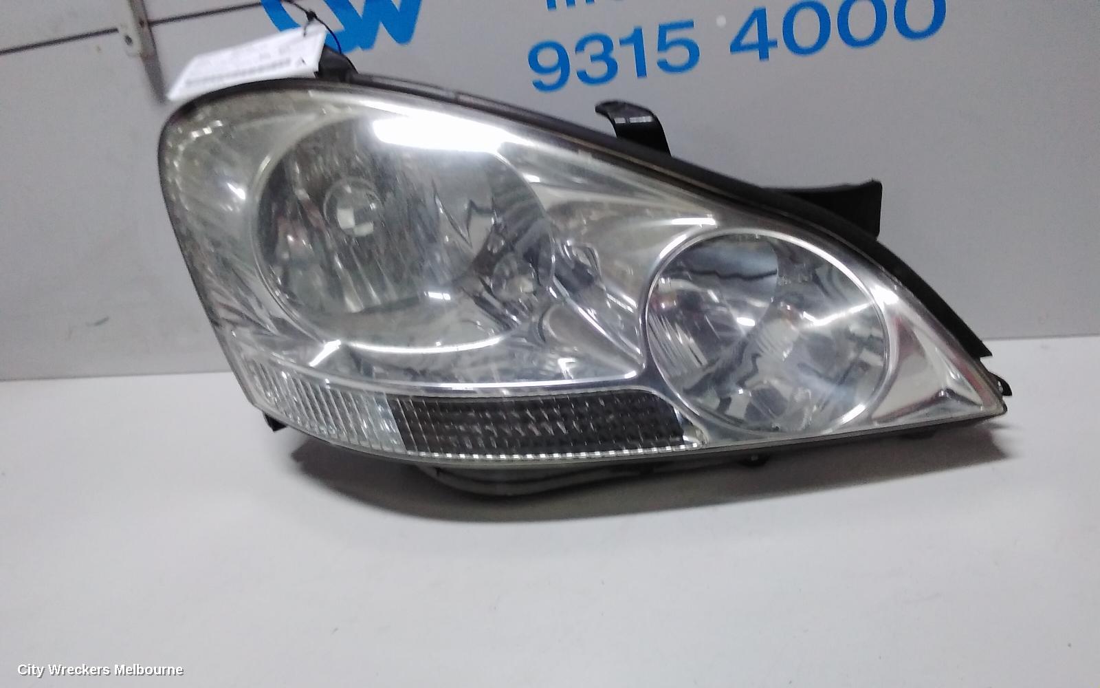 TOYOTA AVENSIS RIGHT HEADLAMP, ACM20R, 12/2001 - 11/2003