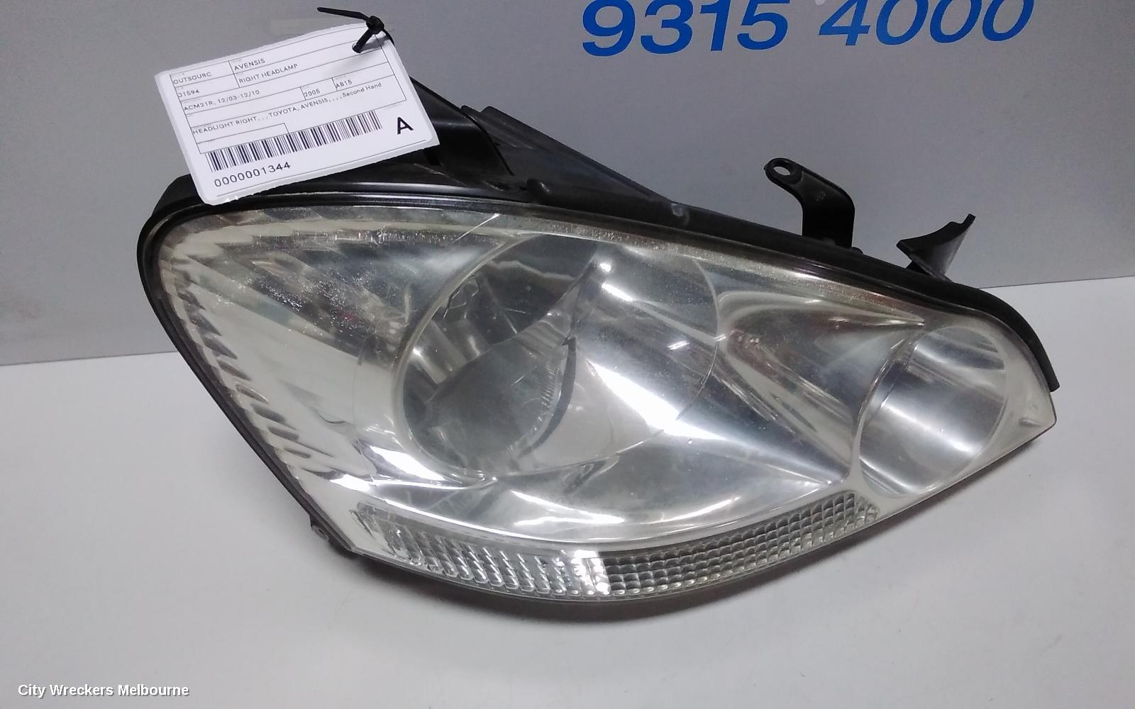 TOYOTA AVENSIS RIGHT HEADLAMP, ACM20R, 12/2001 - 11/2003